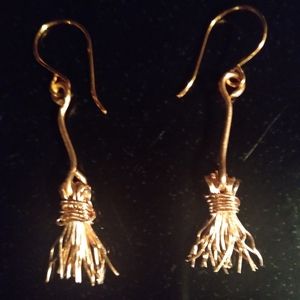 Who you calling a WITCH🧙‍♀️! 😁